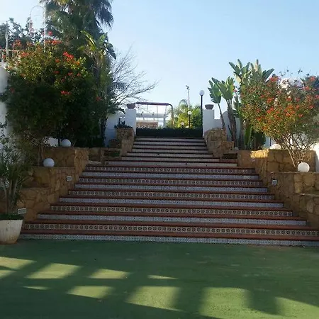 Holiday Πανσιόν *